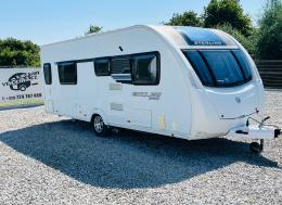 SWIFT, VELKÁ VÝBAVA.